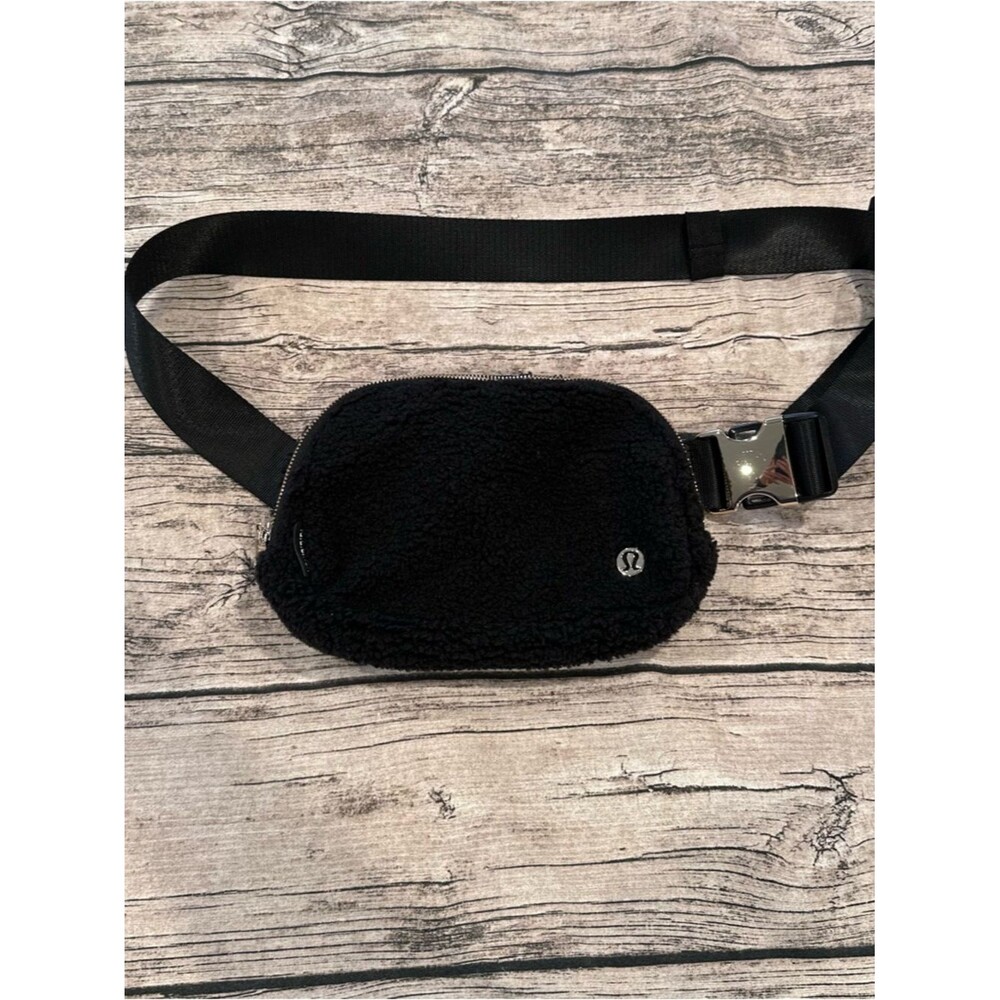 Lululemon Black Sherpa Everywhere Belt Bag